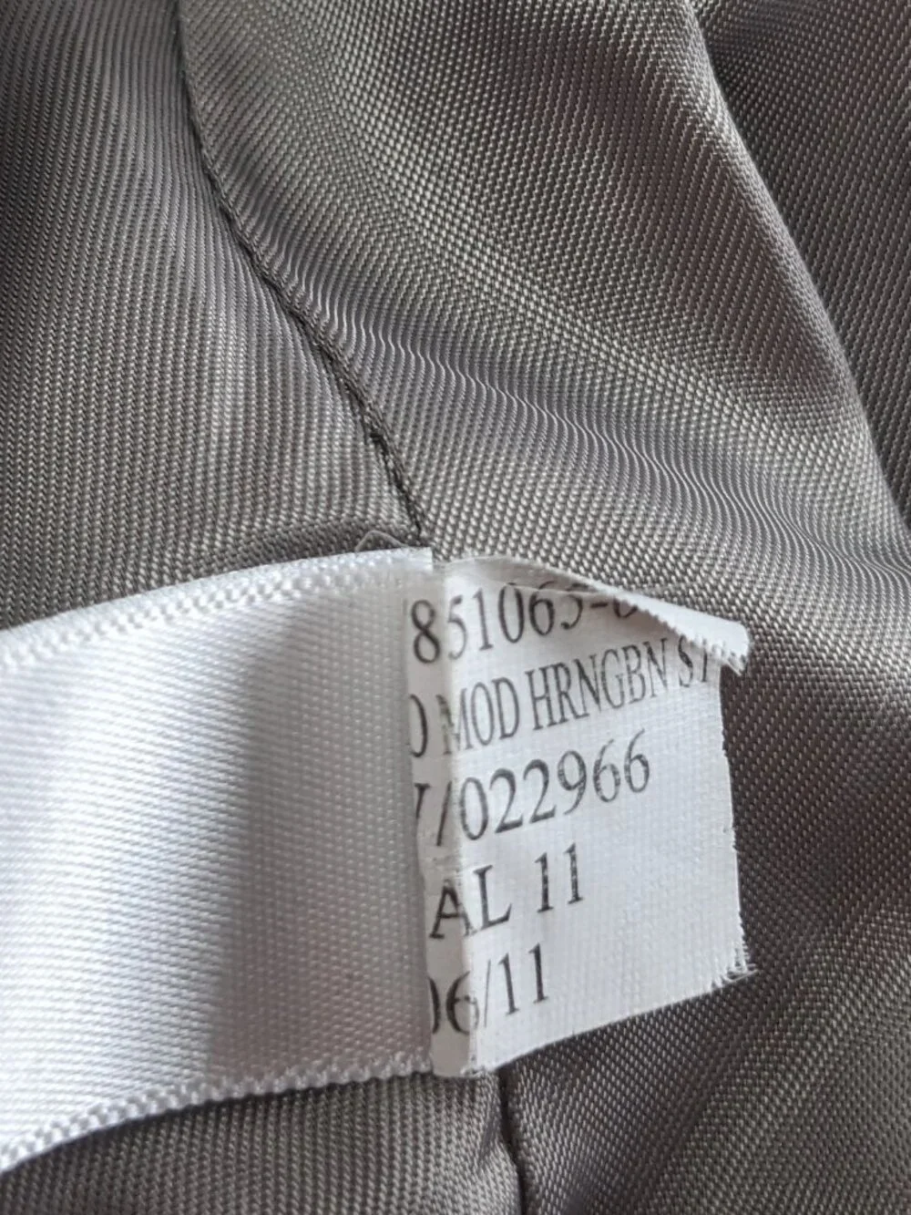 Banana Republic Suit 40R 100% Wool Herringbone Gray 33x32 Modern Fit